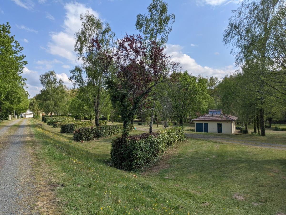 Camping De Ladignac Le Long Bel Air Esterno foto