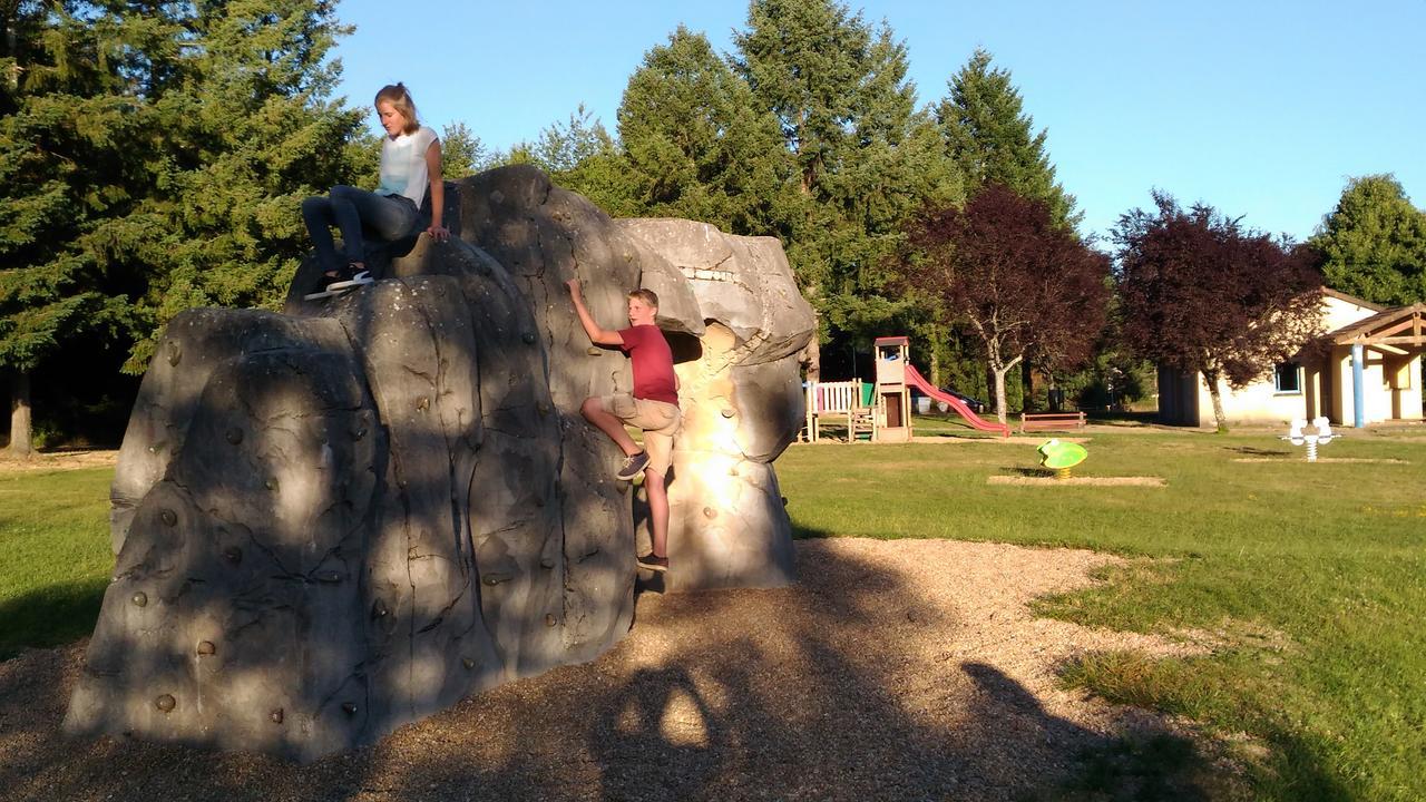 Camping De Ladignac Le Long Bel Air Esterno foto