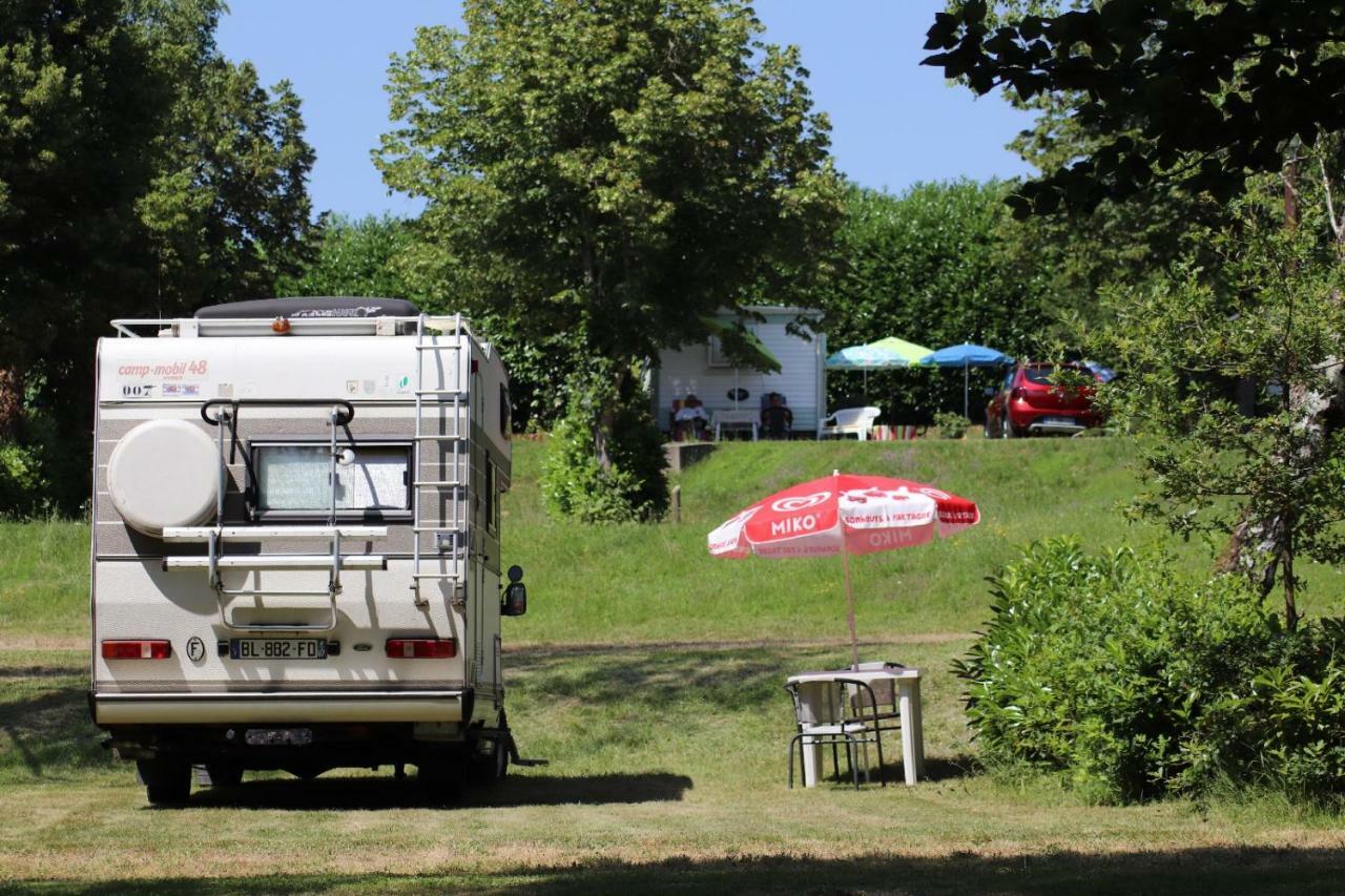Camping De Ladignac Le Long Bel Air Esterno foto