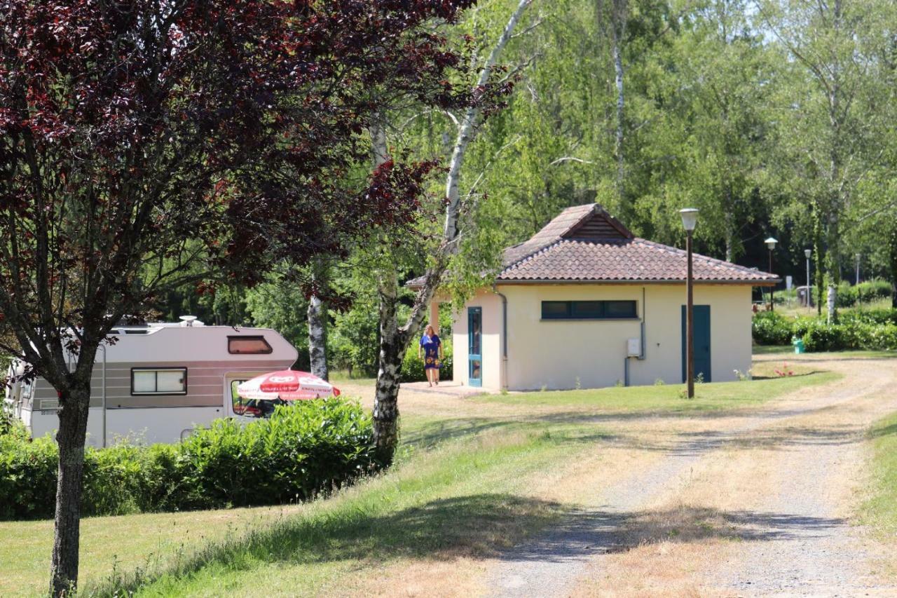 Camping De Ladignac Le Long Bel Air Esterno foto